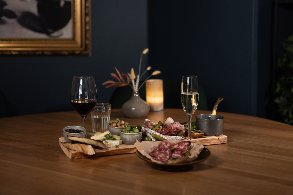 Vin- &amp; matbar i lobbyn på Gothia Towers - West Coast